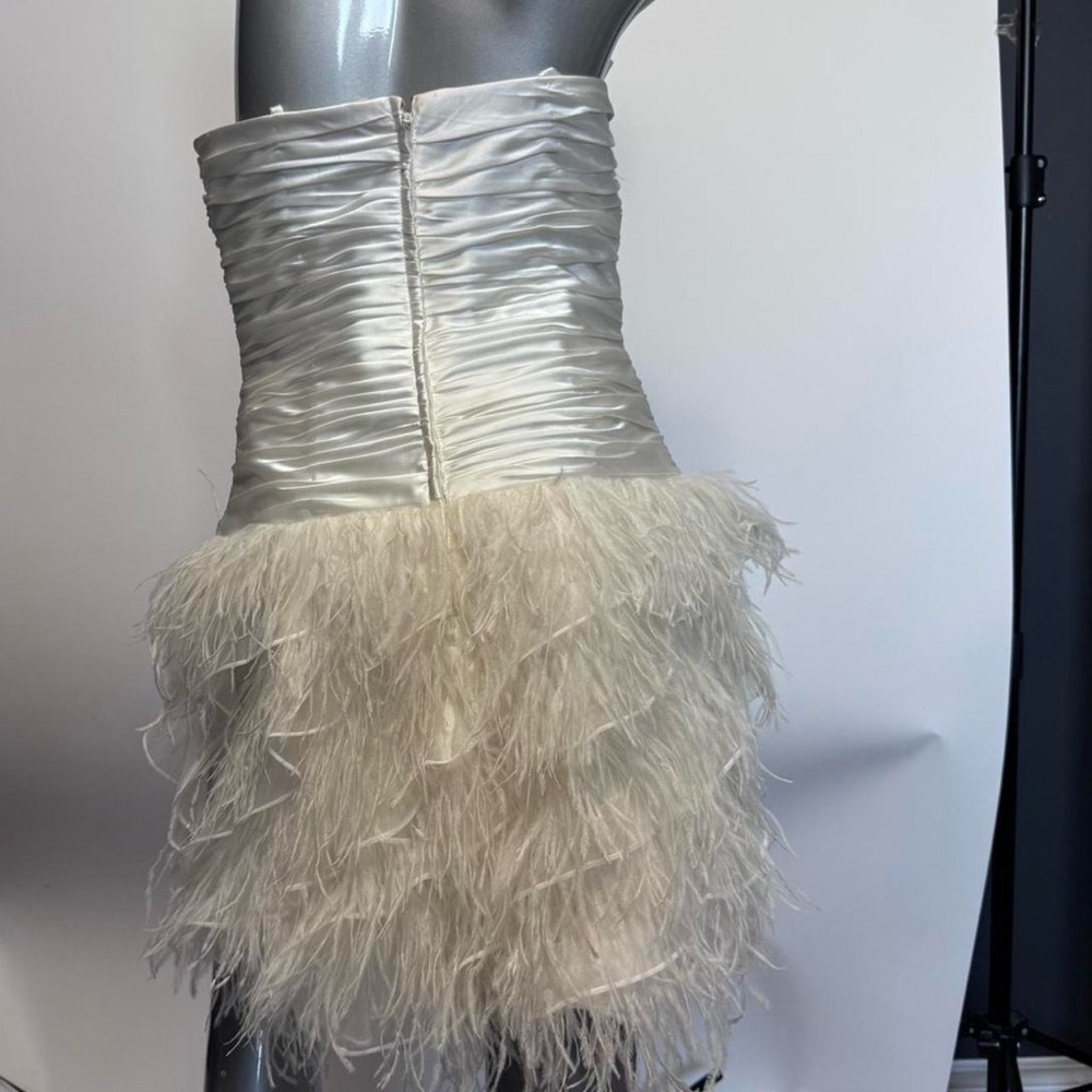 ❌SOLD❌ Le Chateau Vintage White Feather Strapless Mini Dress - Picture 3 of 6